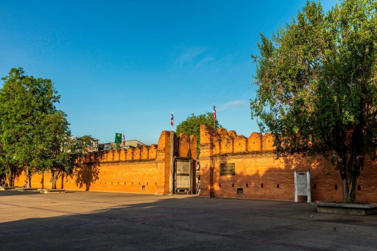 Oyo 677 Le Loftel Hostel Чіангмай Екстер'єр фото
