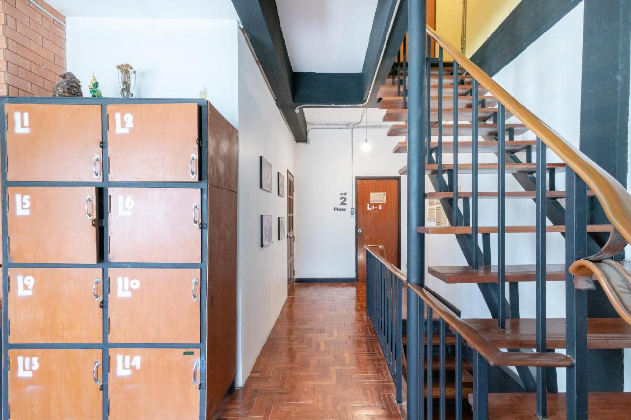 Oyo 677 Le Loftel Hostel Чіангмай Екстер'єр фото