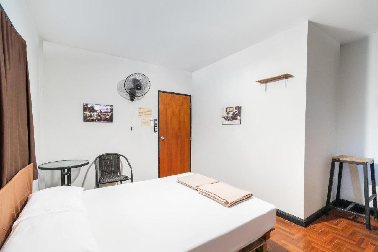 Oyo 677 Le Loftel Hostel Чіангмай Екстер'єр фото