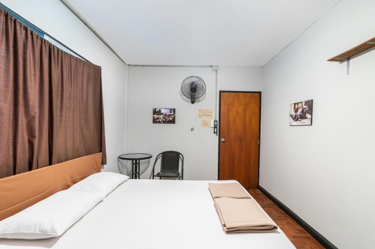 Oyo 677 Le Loftel Hostel Чіангмай Екстер'єр фото